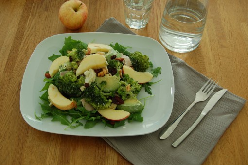 Maaltijdsalade met kalkoen, broccoli en appel