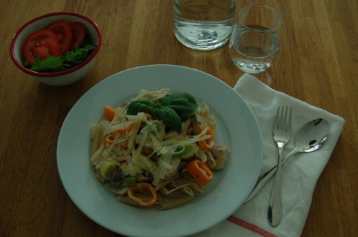 Pasta met kip, romige prei en oranje puntpaprika