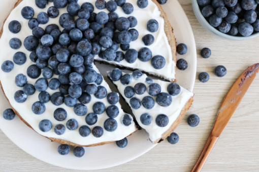 Bananenbrood taart met blauwe bessen