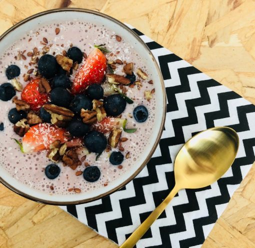 Smoothiebowl met aardbei en banaan