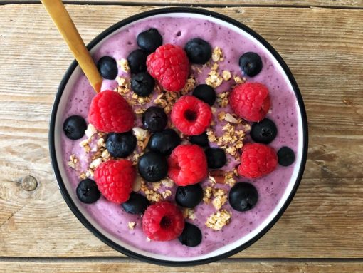 Smoothiebowl met rood fruit