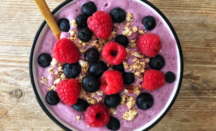 Smoothiebowl met rood fruit