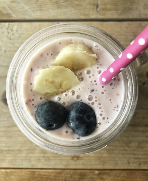 Yoghurtsmoothie met banaan en aardbei