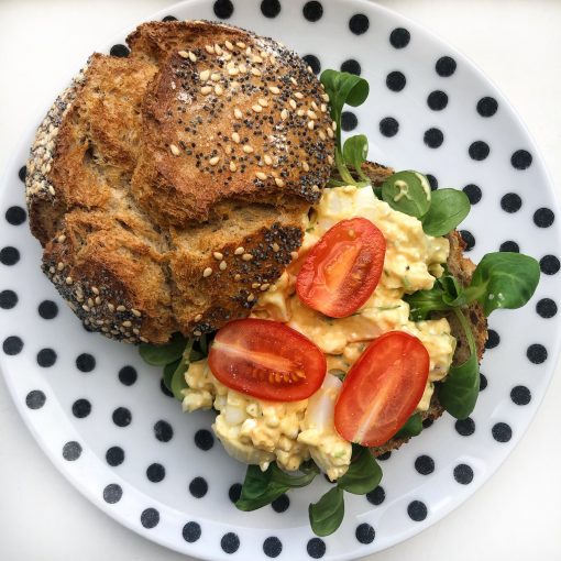 Broodje met zelfgemaakte eiersalade